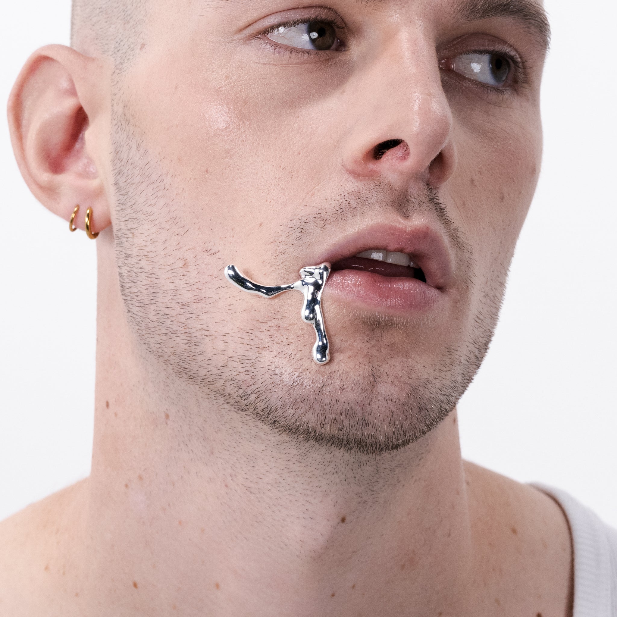 DROPS 11_the Lip Cuff